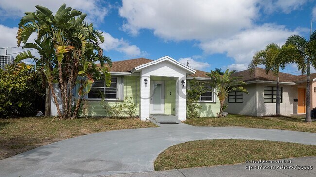 1651 Van Buren St in Hollywood, FL - Building Photo - Building Photo