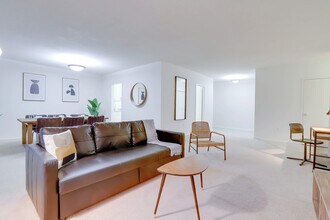 1600 S Eads St in Arlington, VA - Building Photo - Building Photo