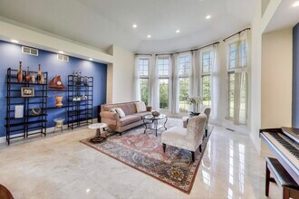 1920 Wedgewood Dr in Lake Forest, IL - Building Photo - Building Photo
