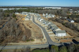 890 Rogers Bridge Rd in Duncan, SC - Building Photo - Building Photo