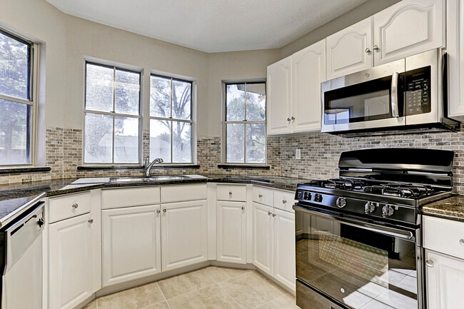 20622 Broughwood Cir in Katy, TX - Building Photo - Building Photo