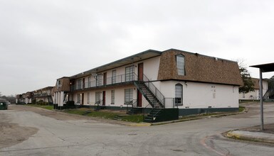 Westridge Apartments in Dallas, TX - Building Photo - Building Photo