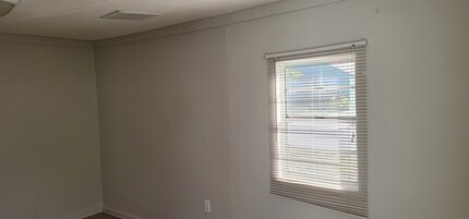 3257 57th Ave N in St. Petersburg, FL - Building Photo - Building Photo