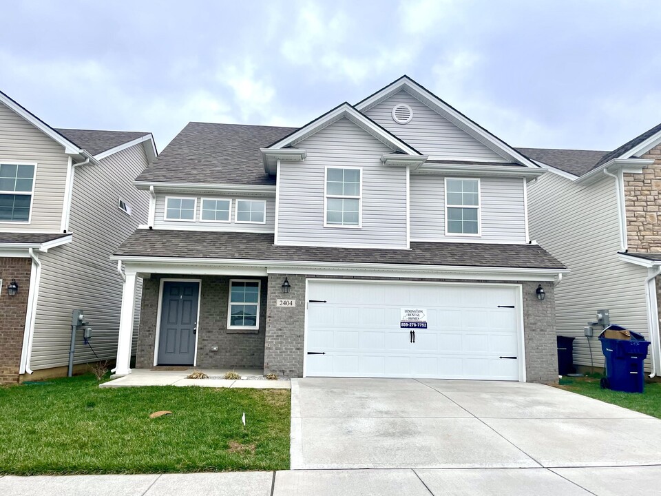 2404 Feathersound Wy in Lexington, KY - Building Photo
