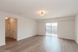 7340 W Irving Park Rd in Norridge, IL - Building Photo - Building Photo