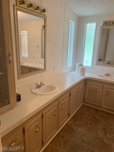 26435 Atlanta Dr in Bonita Springs, FL - Foto de edificio