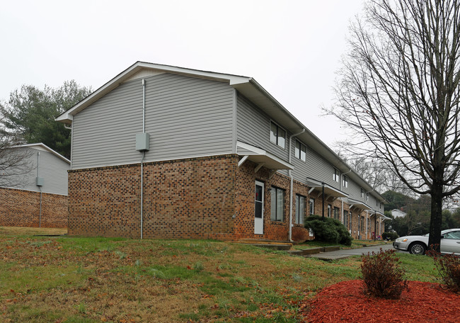 Jefferson Village Apartments in Monroe, NC - Building Photo - Building Photo