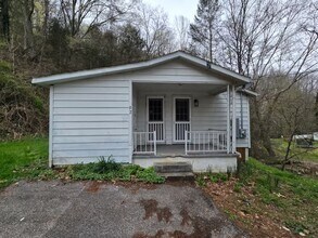 92 Mooney Ln in Charleston, WV - Foto de edificio - Building Photo