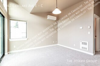 2042 Eastlake Ave E in Seattle, WA - Building Photo - Building Photo