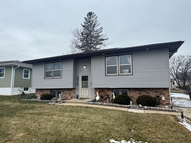 2510 W 9th St in Waterloo, IA - Building Photo - Building Photo