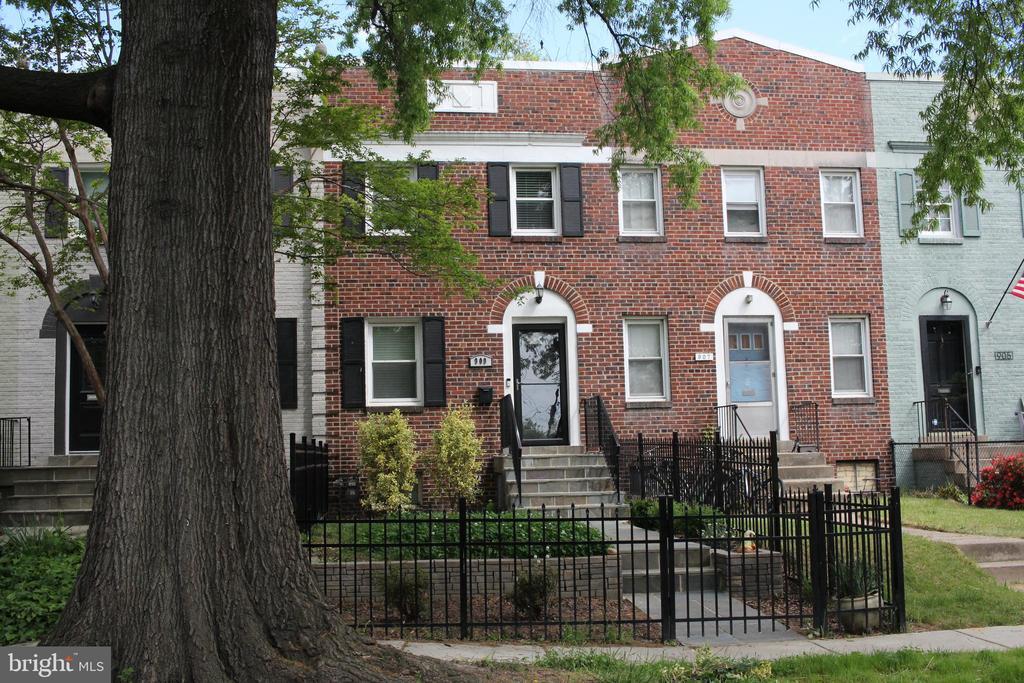 909 Bashford Ln in Alexandria, VA - Building Photo