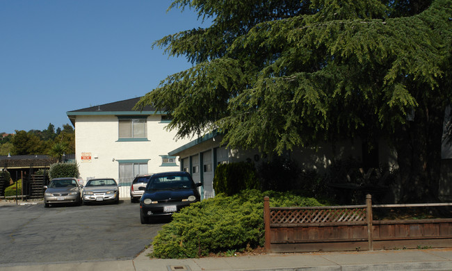 8203 Kelton Dr in Gilroy, CA - Foto de edificio - Building Photo