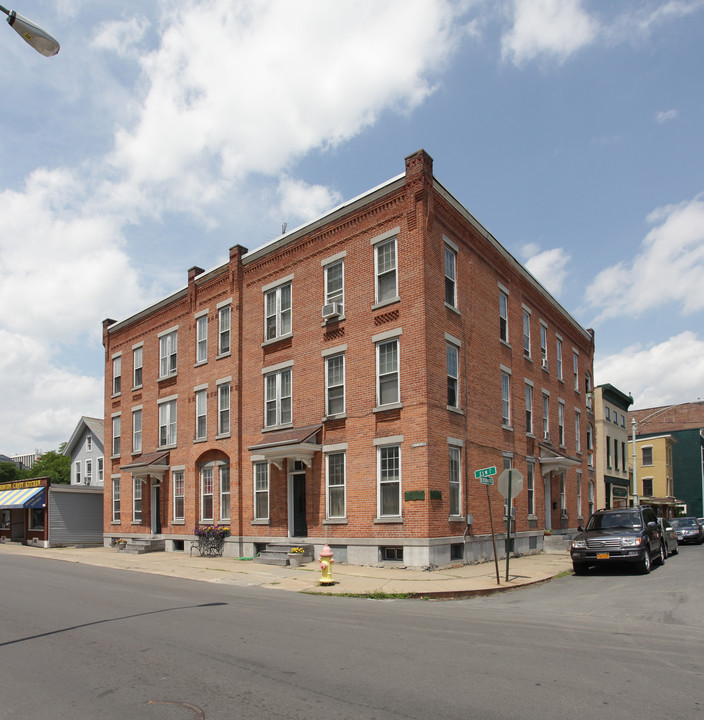 17 Elm St in Glens Falls, NY - Building Photo