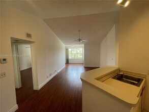 3330 Pinewalk Dr N in Margate, FL - Building Photo - Building Photo