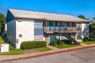 Campus Pointe Apartments in Oklahoma City, OK - Building Photo - Building Photo