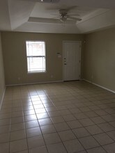 3719 Zelma St, Unit Apt 1 in Edinburg, TX - Foto de edificio - Building Photo