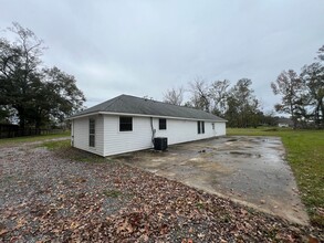 22883 Hoo Shoo Too Rd in Baton Rouge, LA - Foto de edificio - Building Photo