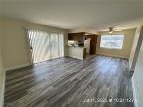 7200 W Pirates Cove Rd in Las Vegas, NV - Building Photo - Building Photo