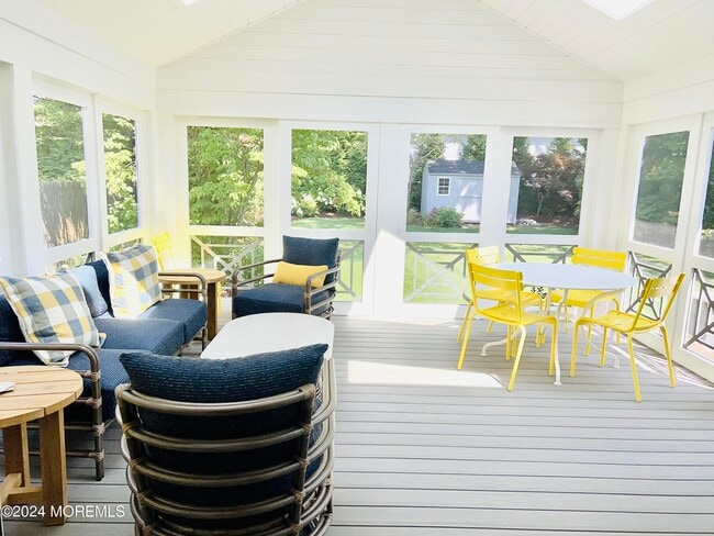 property at 2122 Edgewood Pl