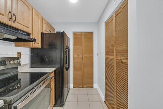 1341 E Golfview Dr in Pembroke Pines, FL - Building Photo - Building Photo