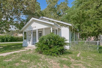 324 Pecan St in Sweeny, TX - Building Photo - Building Photo