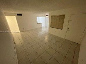 10303 NW 9th St Cir in Miami, FL - Building Photo - Building Photo