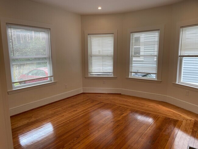 37 Brook St in Brookline, MA - Building Photo - Building Photo