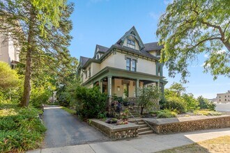 214 Fountain St NE in Grand Rapids, MI - Building Photo - Building Photo