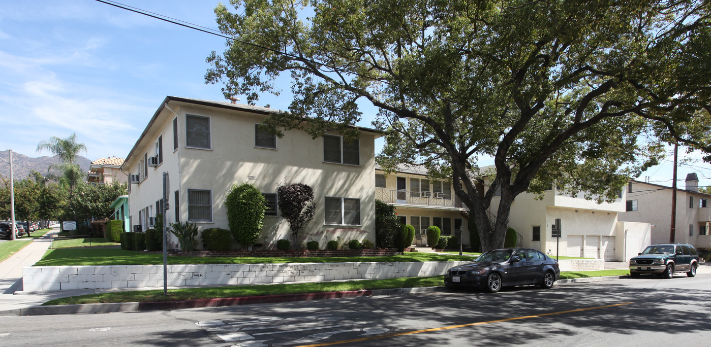 540 N 6th St in Burbank, CA - Building Photo