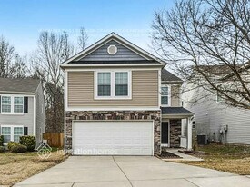 6121 Fazenda Drive in Charlotte, NC - Building Photo