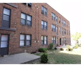 Greenwood Apartments in Cincinnati, OH - Building Photo - Building Photo