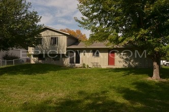 321 Boyson Rd NE in Cedar Rapids, IA - Building Photo - Building Photo