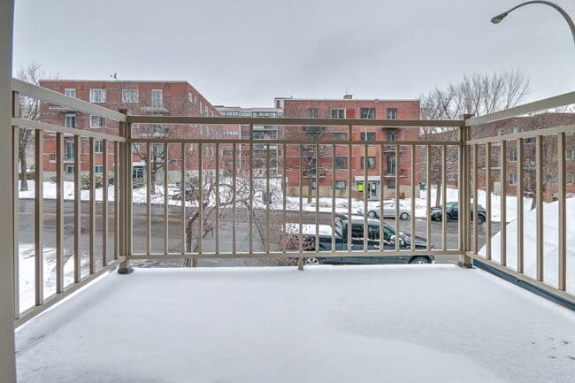 2120 Van Horne Av in Montréal, QC - Building Photo - Building Photo
