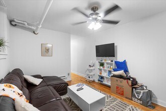 442 W Arlington Pl, Unit GDN in Chicago, IL - Building Photo - Building Photo