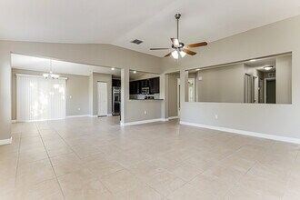 5007 Jeweled Cone Pl in Apollo Beach, FL - Building Photo - Building Photo