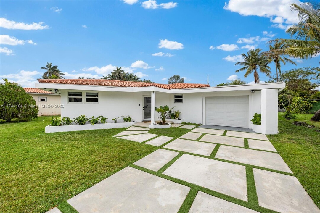 10650 NE 11th Ct in Miami Shores, FL - Building Photo