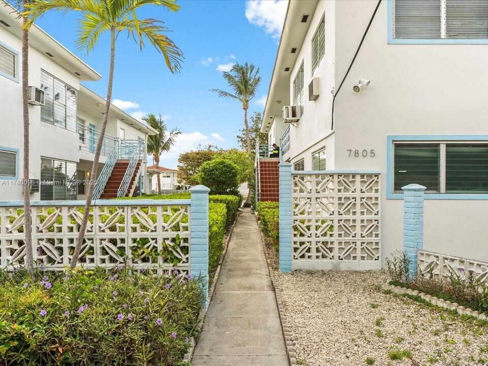 7805 Crespi Blvd in Miami Beach, FL - Building Photo