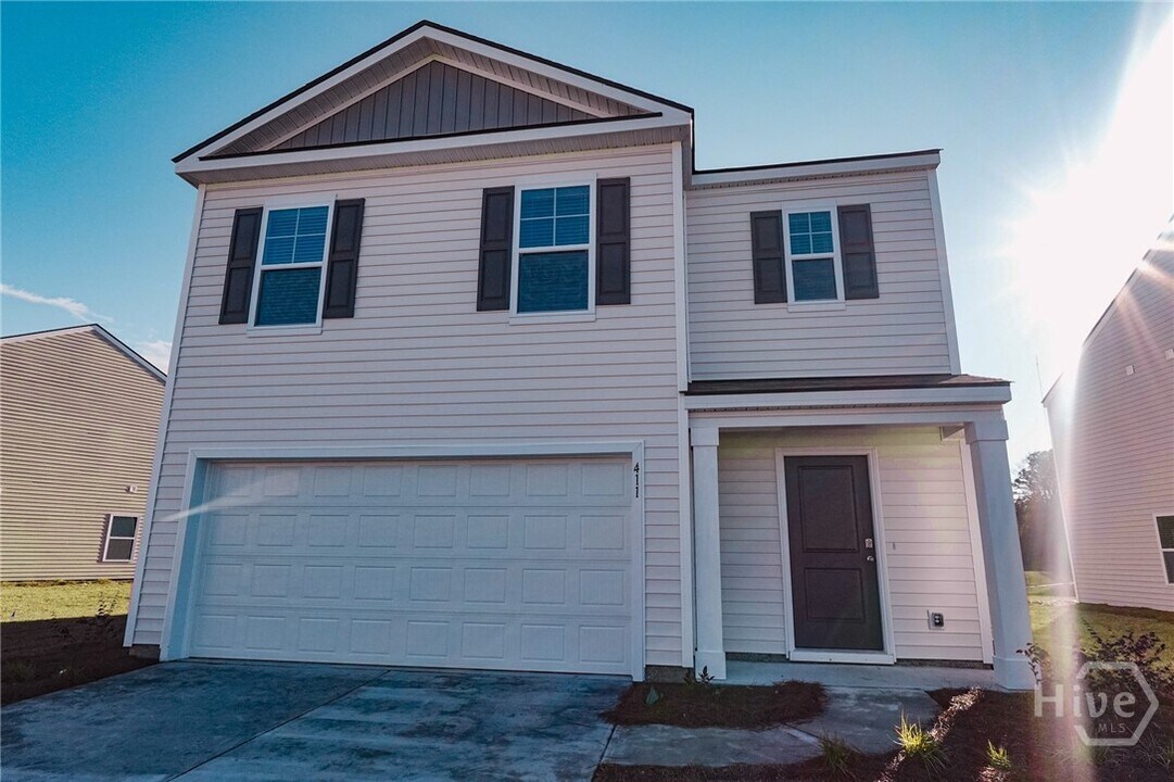 411 Coconut Dr in Bloomingdale, GA - Building Photo