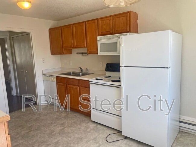 1717 Oakshire Ln in Pueblo, CO - Building Photo - Building Photo