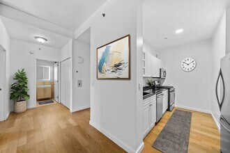 2 S End Ave, Unit 1201 in New York, NY - Foto de edificio - Building Photo