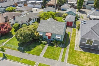 521 Whitworth Ave S in Renton, WA - Building Photo - Building Photo
