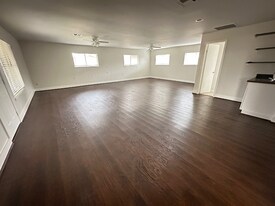 7934 Grandridge Dr in Houston, TX - Building Photo