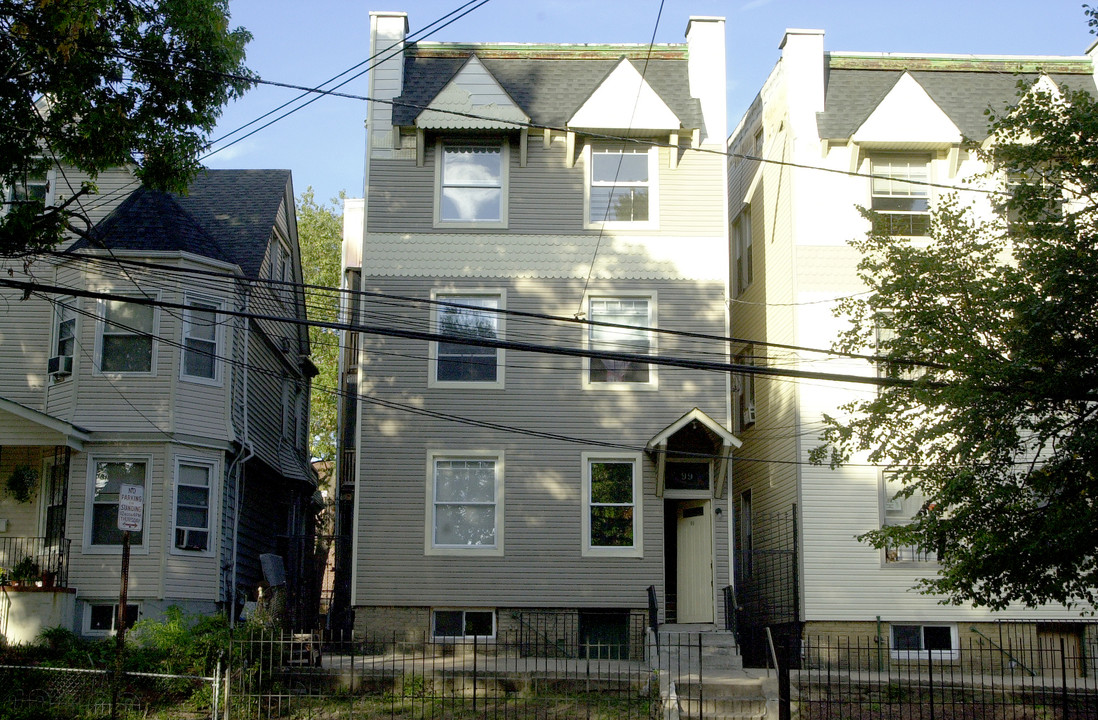 99 Montclair Ave in Newark, NJ - Foto de edificio