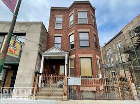 2644 W Cermak Rd, Unit 1 in Chicago, IL - Building Photo