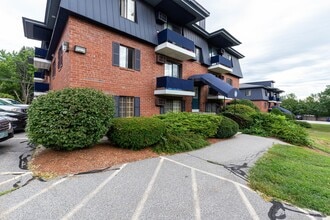 64 Dunbarton Rd in Manchester, NH - Building Photo - Building Photo