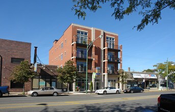 5642 N Broadway St in Chicago, IL - Foto de edificio - Building Photo