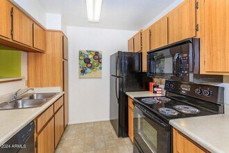 3040 E Shea Blvd in Phoenix, AZ - Building Photo - Building Photo