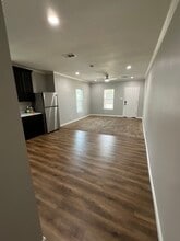 4124 Sayers St, Unit 2 in Houston, TX - Foto de edificio - Building Photo