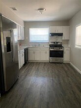 5621 Bluffman Dr in Dallas, TX - Building Photo - Building Photo