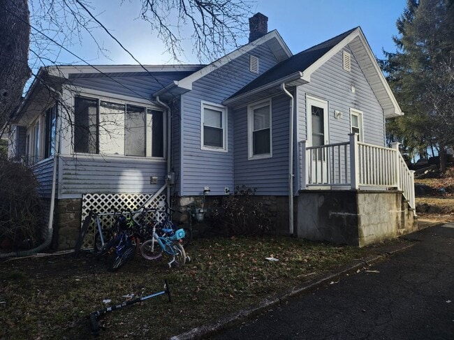 24 Hamilton Ave in Sloatsburg, NY - Foto de edificio - Building Photo